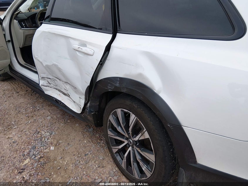 2021 VOLVO V90 CROSS COUNTRY auction photo 6