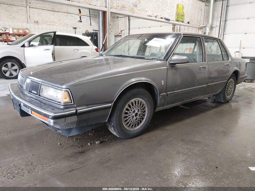 1988 Oldsmobile Delta 88 Royale Brougham, Right Side, IAAI, VIN 1G3HY54CXJW383523 — photo 2