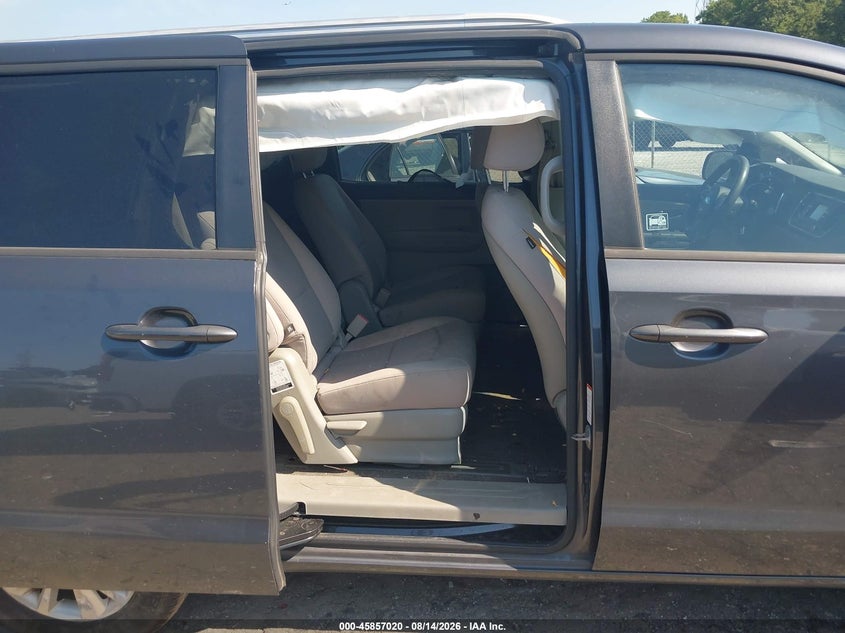 2016 KIA SEDONA auction photo 8