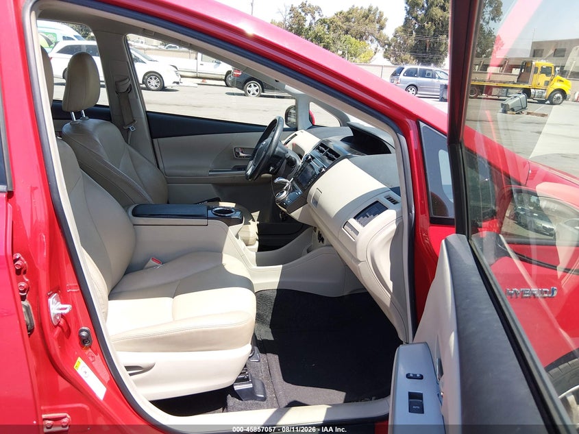 2015 TOYOTA PRIUS V auction photo 5