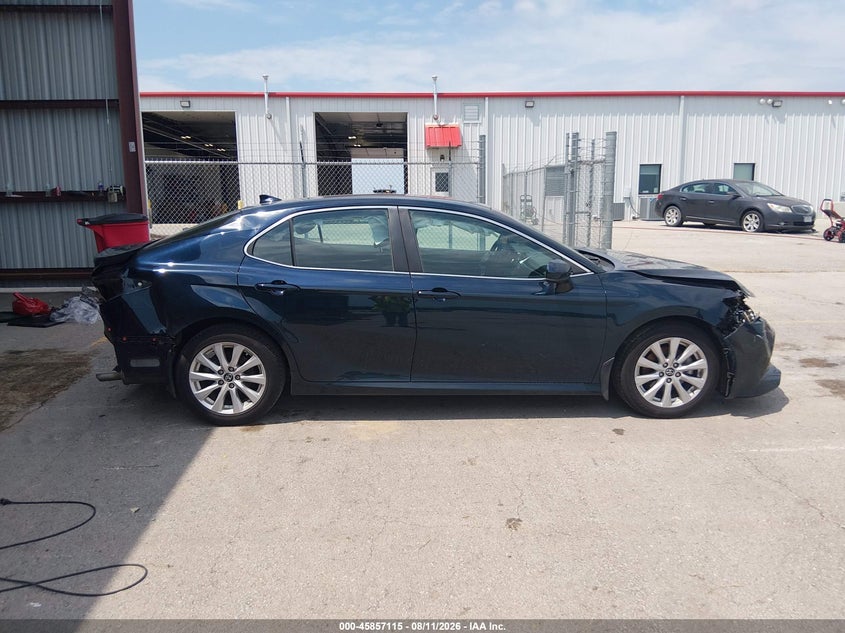 TOYOTA CAMRY - zdjęcie 14