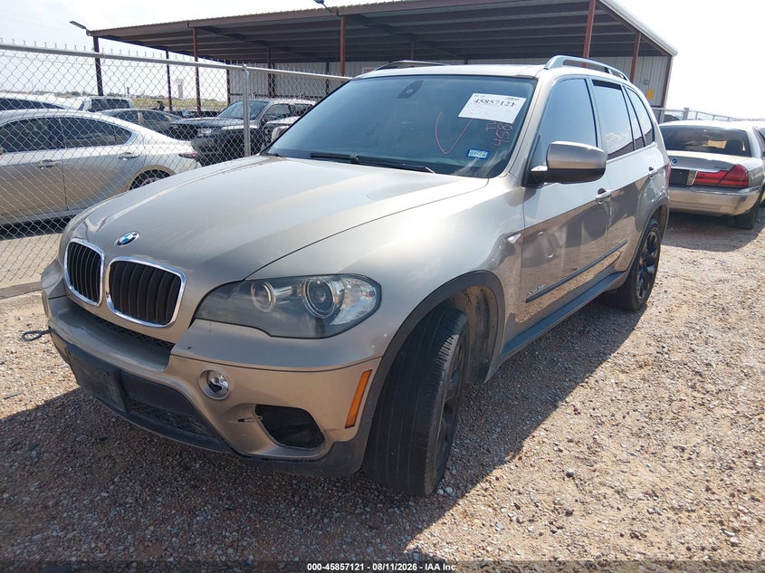 2011 BMW X5, Normal Wear & Tear, IAAI, VIN 5UXZV4C5XBL406942 — photo 2