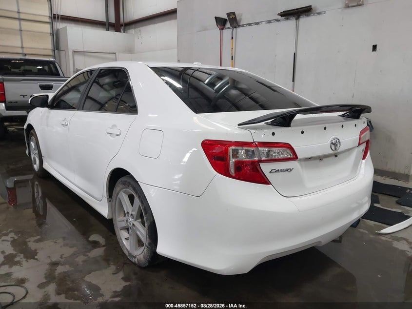 Vin: 4t1bf1fk6du711704, lot: 46356085, toyota camry se 20133