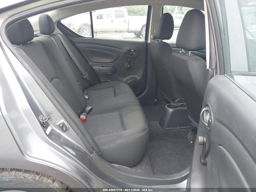 2019 NISSAN VERSA auction photo 8