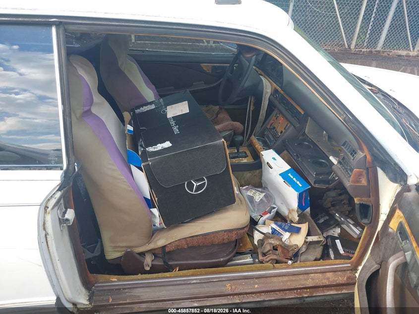 1982 MERCEDES C500 auction photo 5