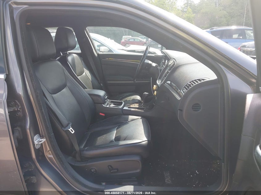 2013 CHRYSLER 300C auction photo 5