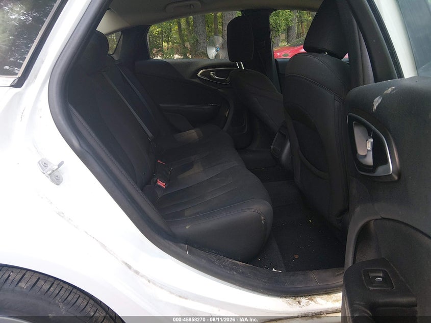 2016 CHRYSLER 200 auction photo 8
