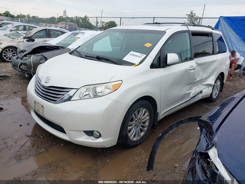 2017 Toyota Sienna, Left Side, IAAI, VIN 5TDYZ3DC1HS865955 — photo 2