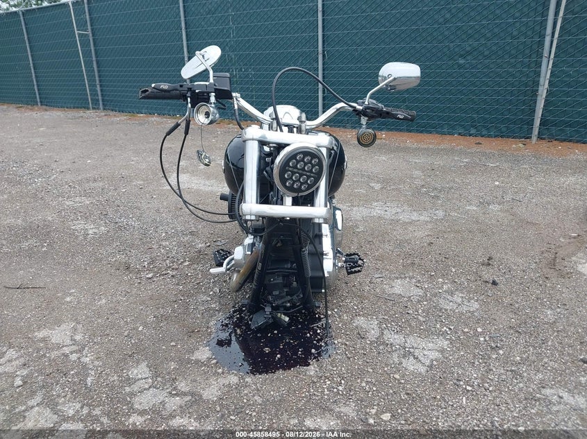 HARLEY-DAVIDSON FXDC 2012