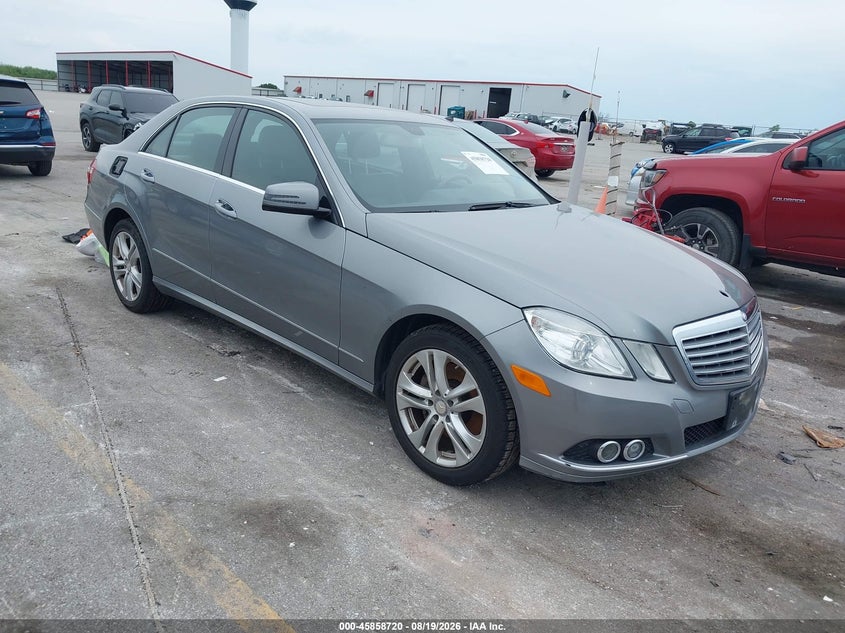 2010 MERCEDES-BENZ E 350 — zdjęcie z aukcji
