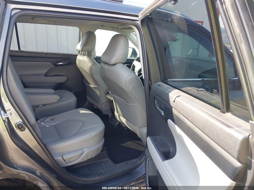TOYOTA HIGHLANDER - zdjęcie 8