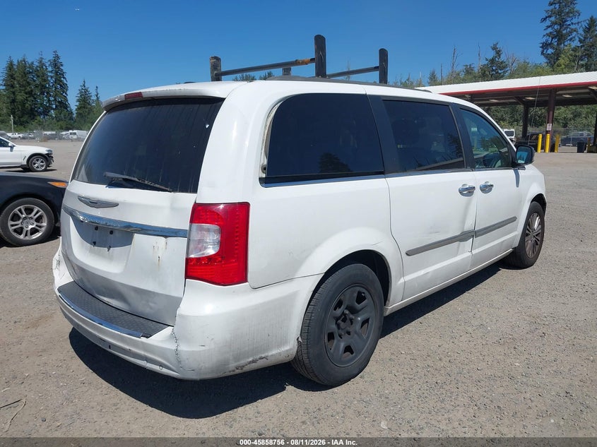 2013 CHRYSLER TOWN & COUNTRY auction photo 4