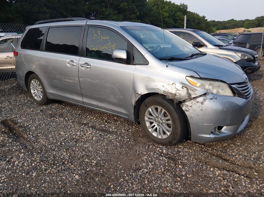 2012 TOYOTA SIENNA auction photo 1