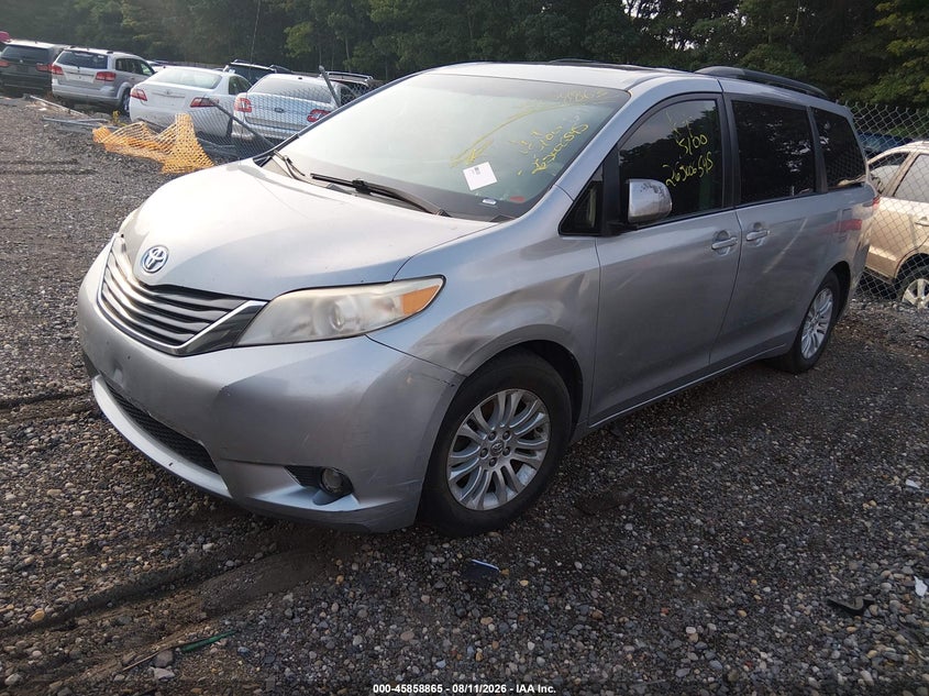 2012 TOYOTA SIENNA auction photo 2