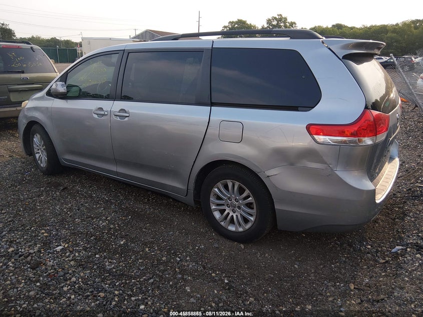 2012 TOYOTA SIENNA auction photo 3
