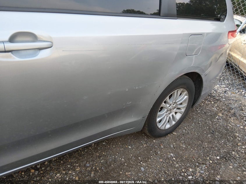 2012 TOYOTA SIENNA auction photo 6