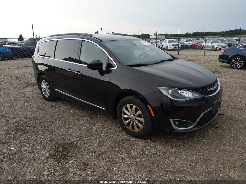 2017 CHRYSLER PACIFICA auction photo 1