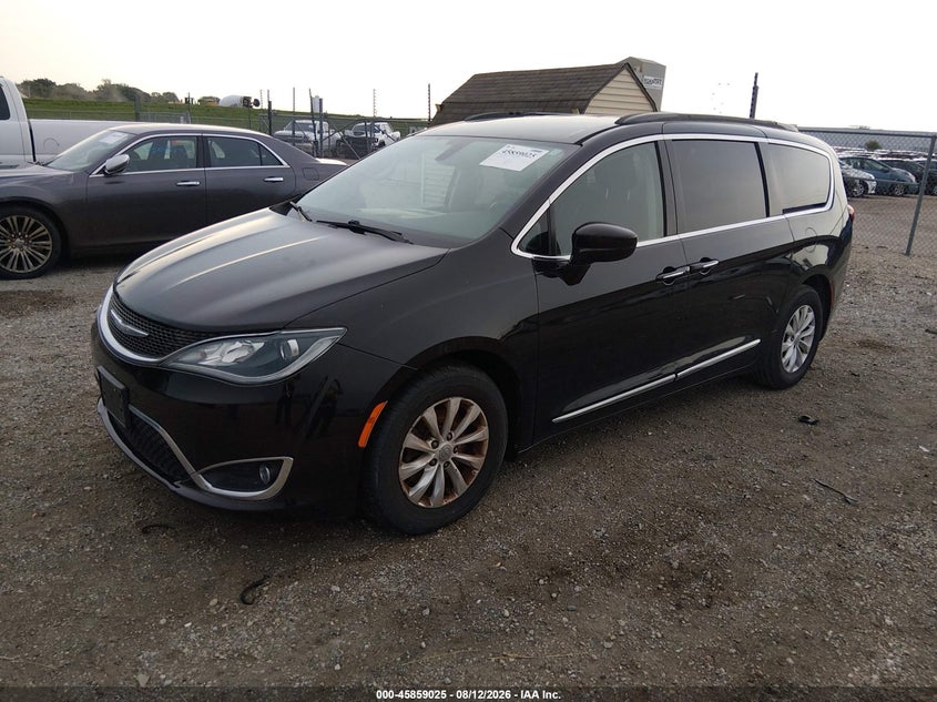 2017 CHRYSLER PACIFICA auction photo 2