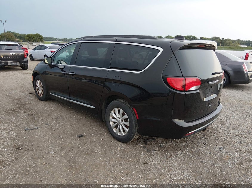 2017 CHRYSLER PACIFICA auction photo 3