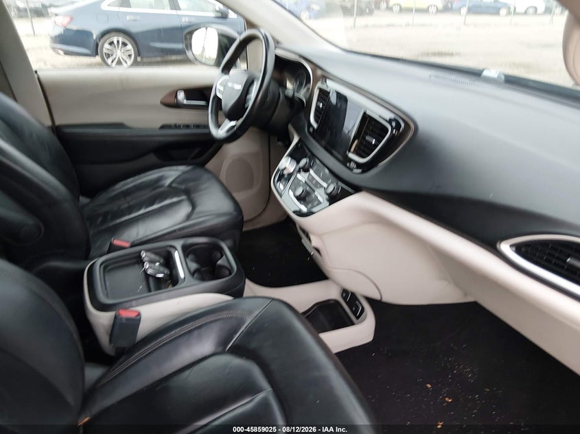 2017 CHRYSLER PACIFICA auction photo 5