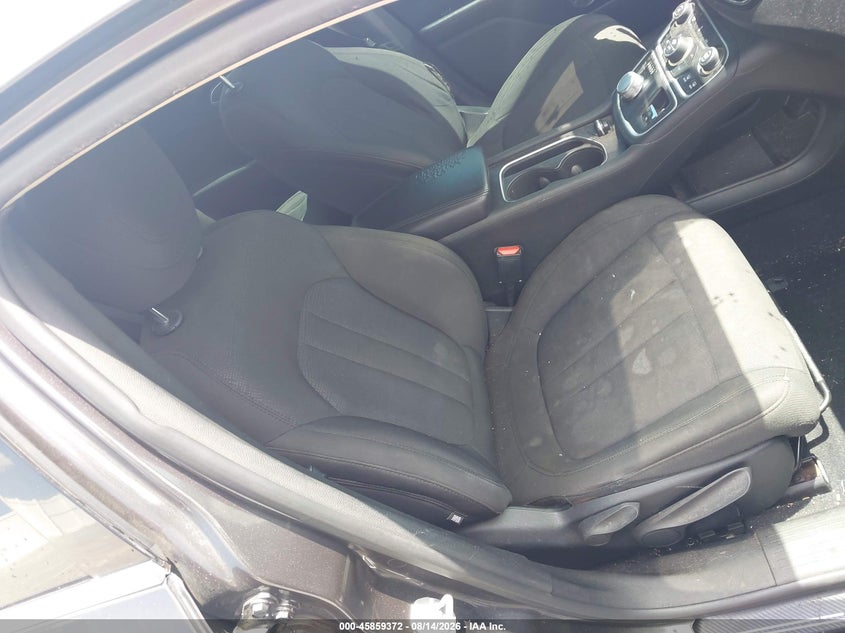 2015 CHRYSLER 200 auction photo 8