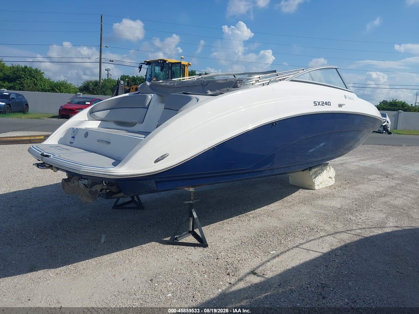 2010 YAMAHA 23' auction photo 4
