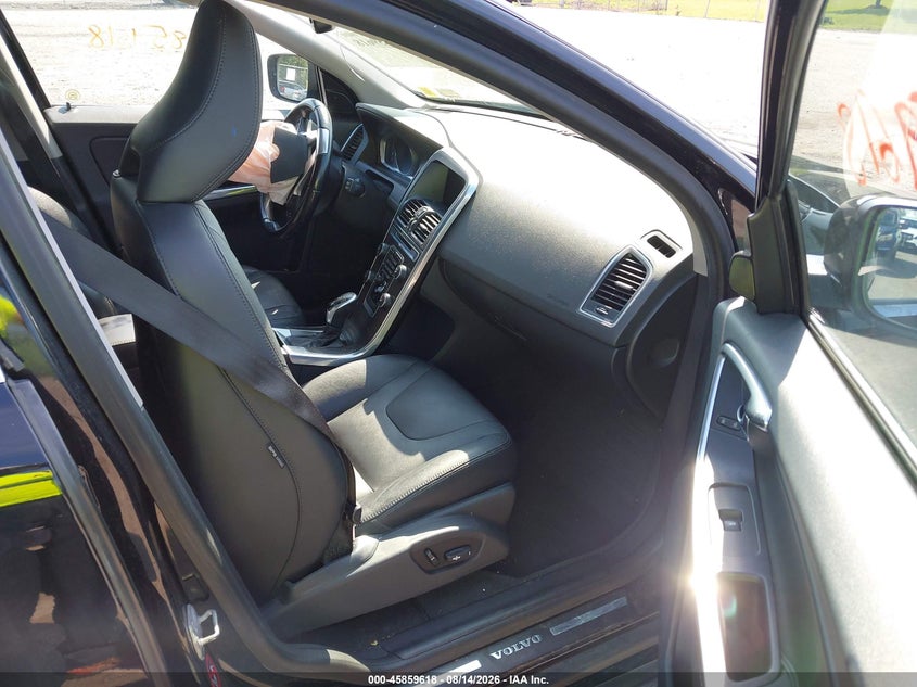 2015 VOLVO XC60 auction photo 5