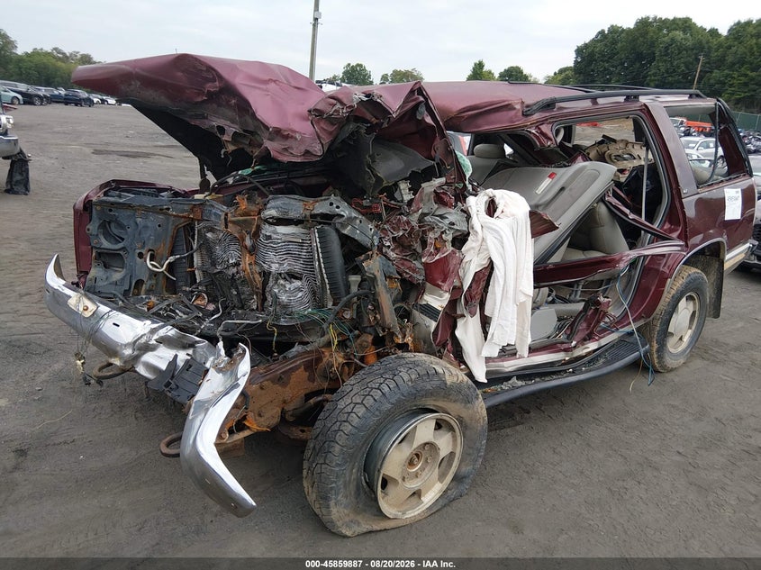 1999 GMC YUKON auction photo 2