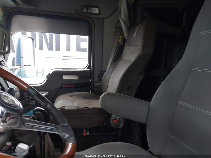2013 KENWORTH CONSTRUCTION auction photo 6