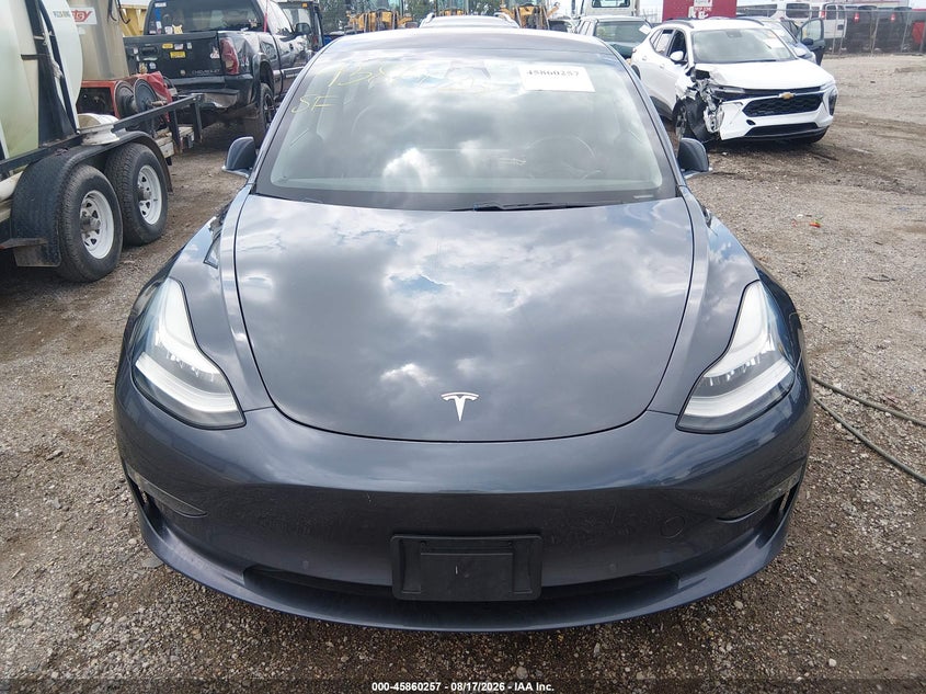 TESLA MODEL 3 - zdjęcie 11