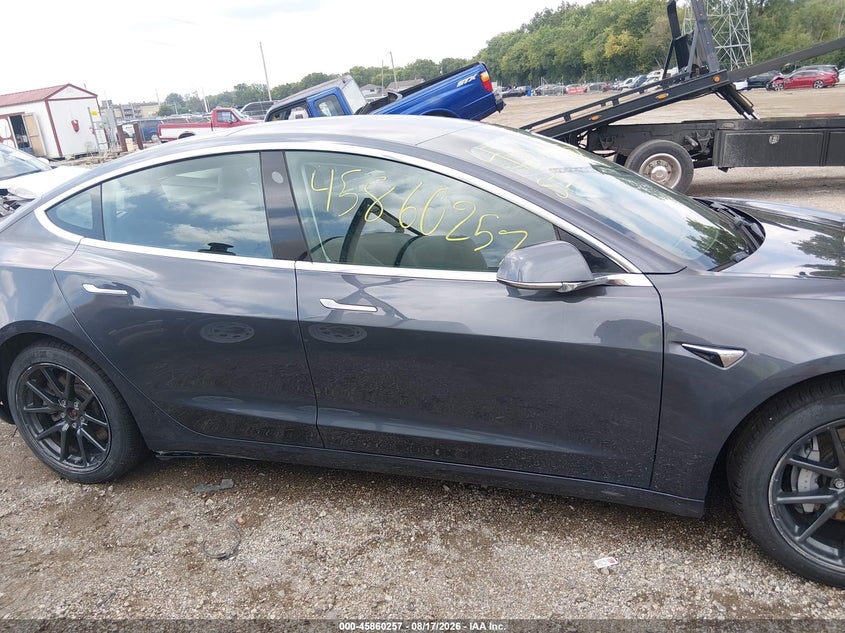 TESLA MODEL 3 - zdjęcie 12