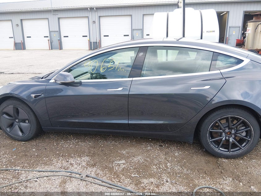 TESLA MODEL 3 - zdjęcie 13