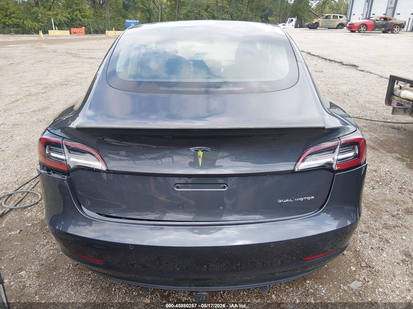 TESLA MODEL 3 - zdjęcie 15