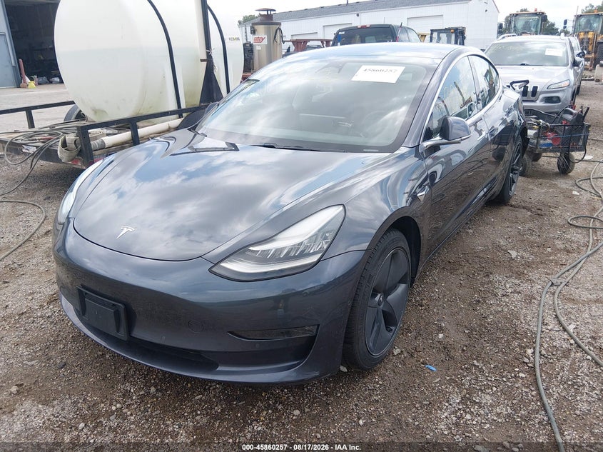 TESLA MODEL 3 - zdjęcie 2