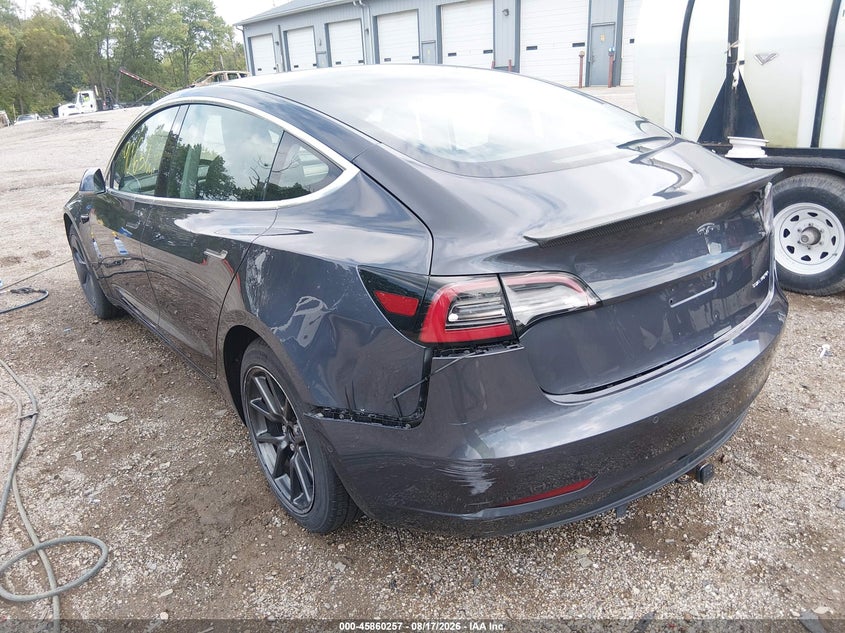 TESLA MODEL 3 - zdjęcie 3