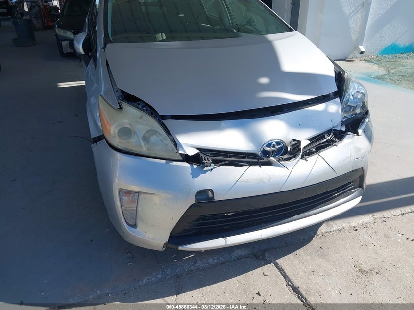 2013 TOYOTA PRIUS auction photo 6