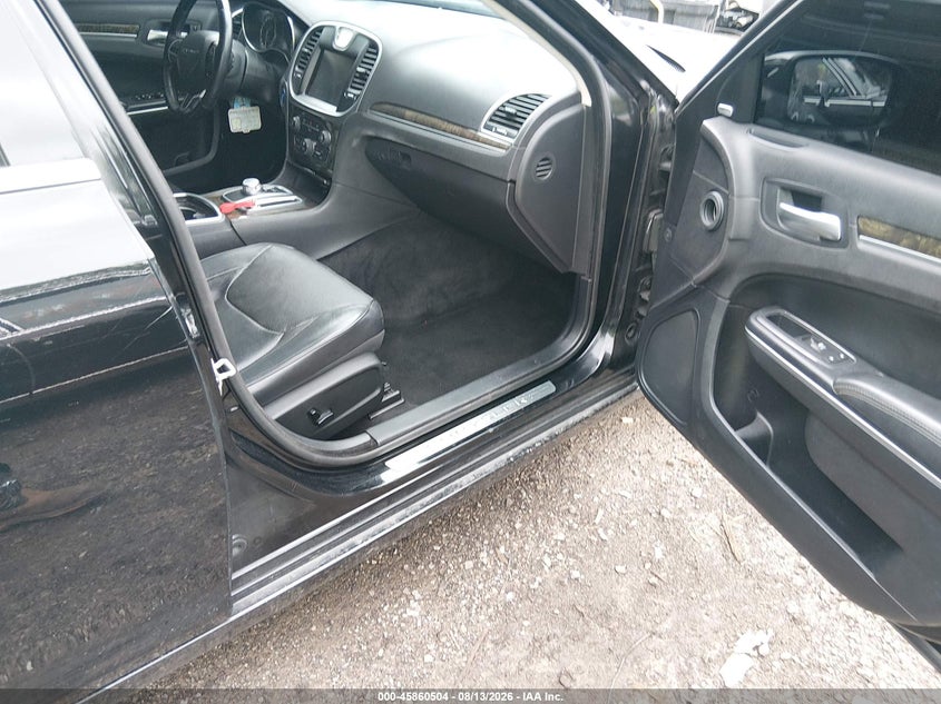 2015 CHRYSLER 300C auction photo 5