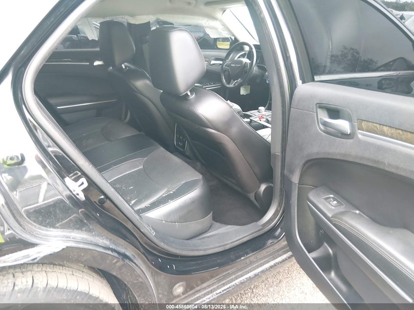 2015 CHRYSLER 300C auction photo 8