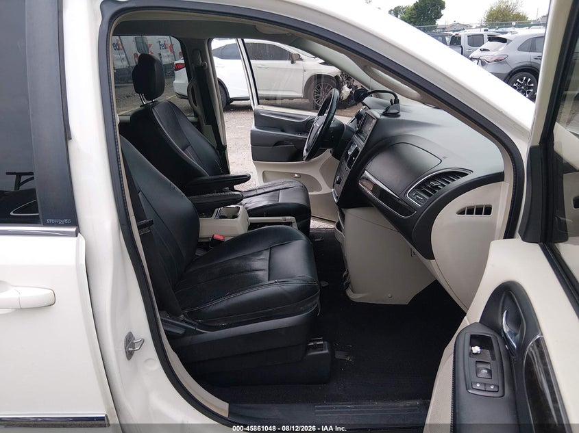 2013 CHRYSLER TOWN & COUNTRY — zdjęcie 5