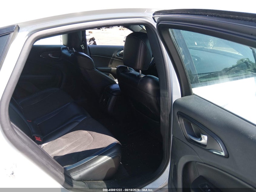 2015 CHRYSLER 200 auction photo 8