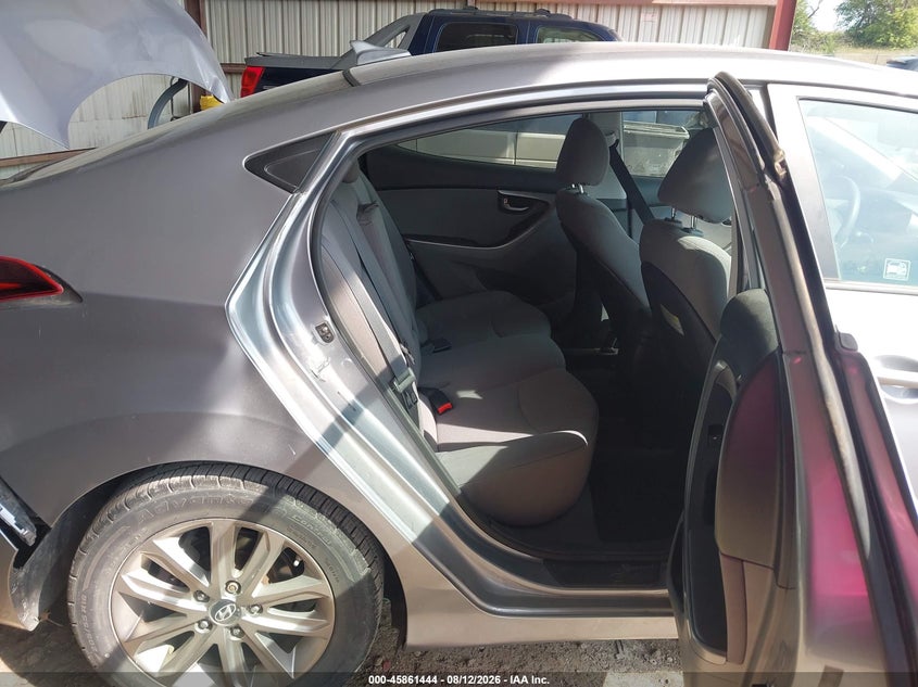 2016 HYUNDAI ELANTRA auction photo 8