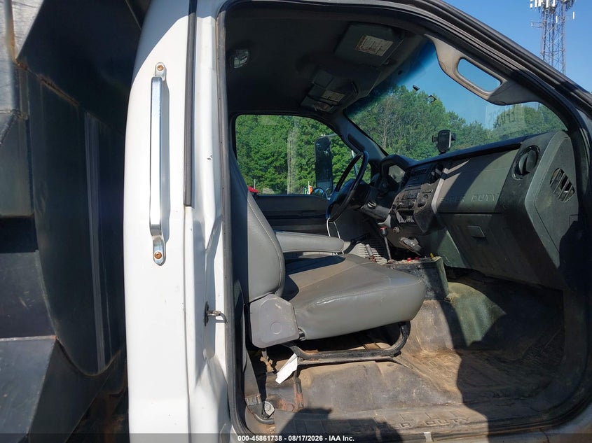 2011 FORD F-750 auction photo 5