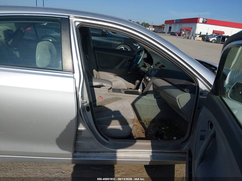 2011 TOYOTA CAMRY auction photo 5