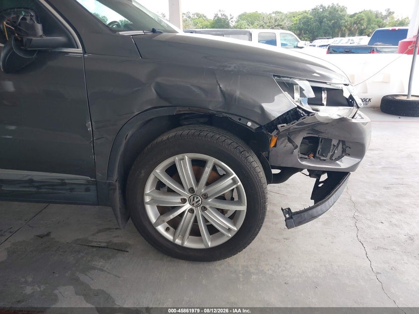 2013 VOLKSWAGEN TIGUAN auction photo 6