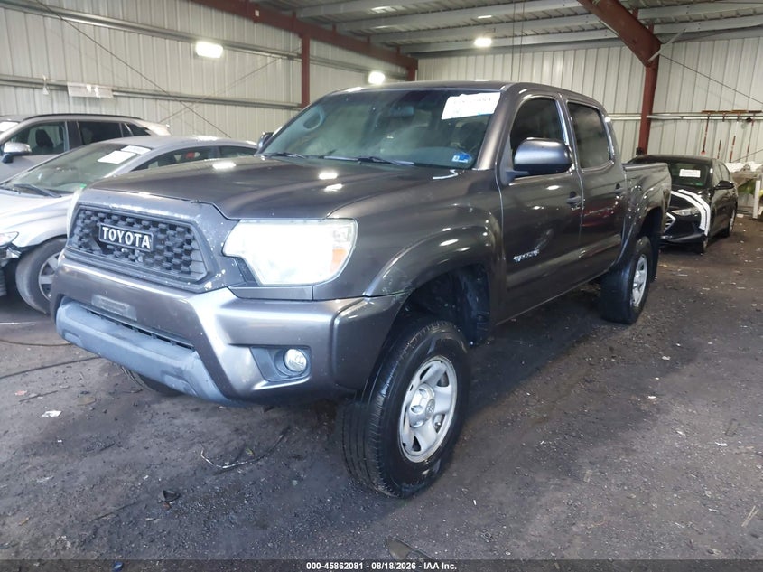 2015 Toyota Tacoma, Rear, IAAI, VIN 5TFLU4EN4FX113835 — photo 2
