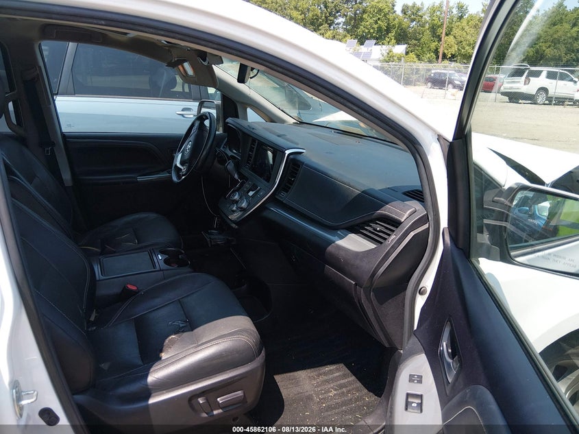 2015 TOYOTA SIENNA auction photo 5