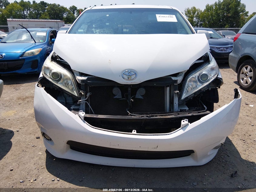 2015 TOYOTA SIENNA auction photo 6