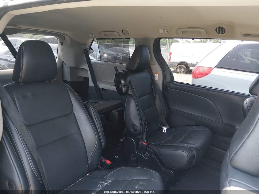 2015 TOYOTA SIENNA auction photo 8