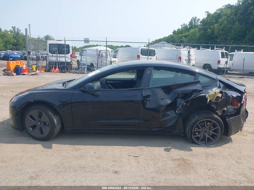 TESLA MODEL 3 - zdjęcie 13