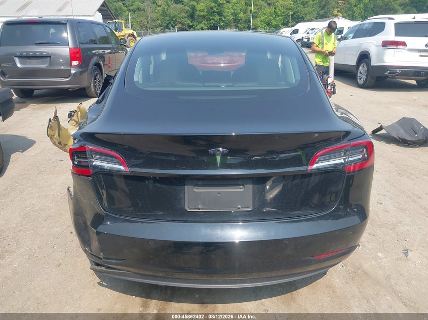 TESLA MODEL 3 - zdjęcie 15